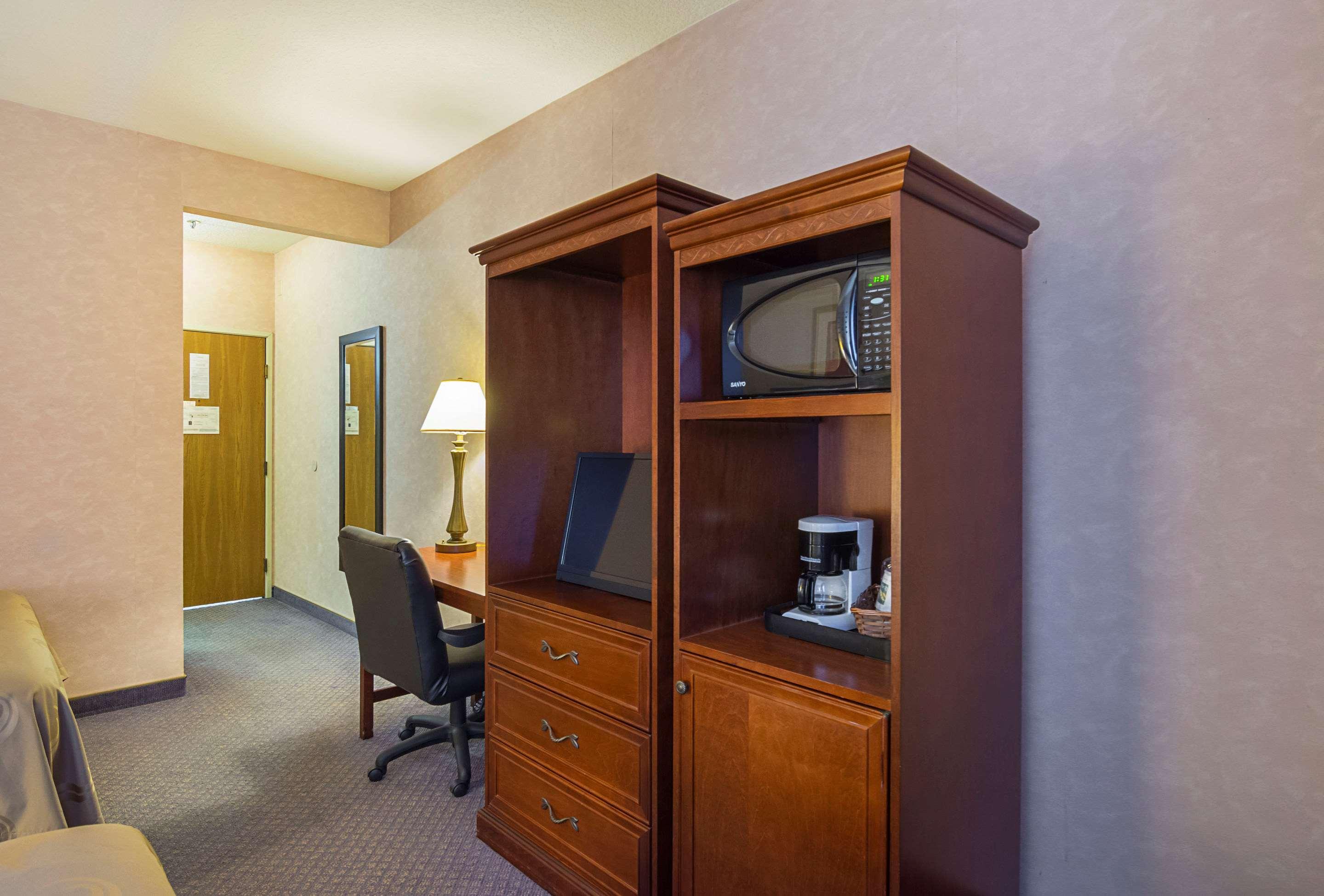 Quality Yosemite Airport Inn