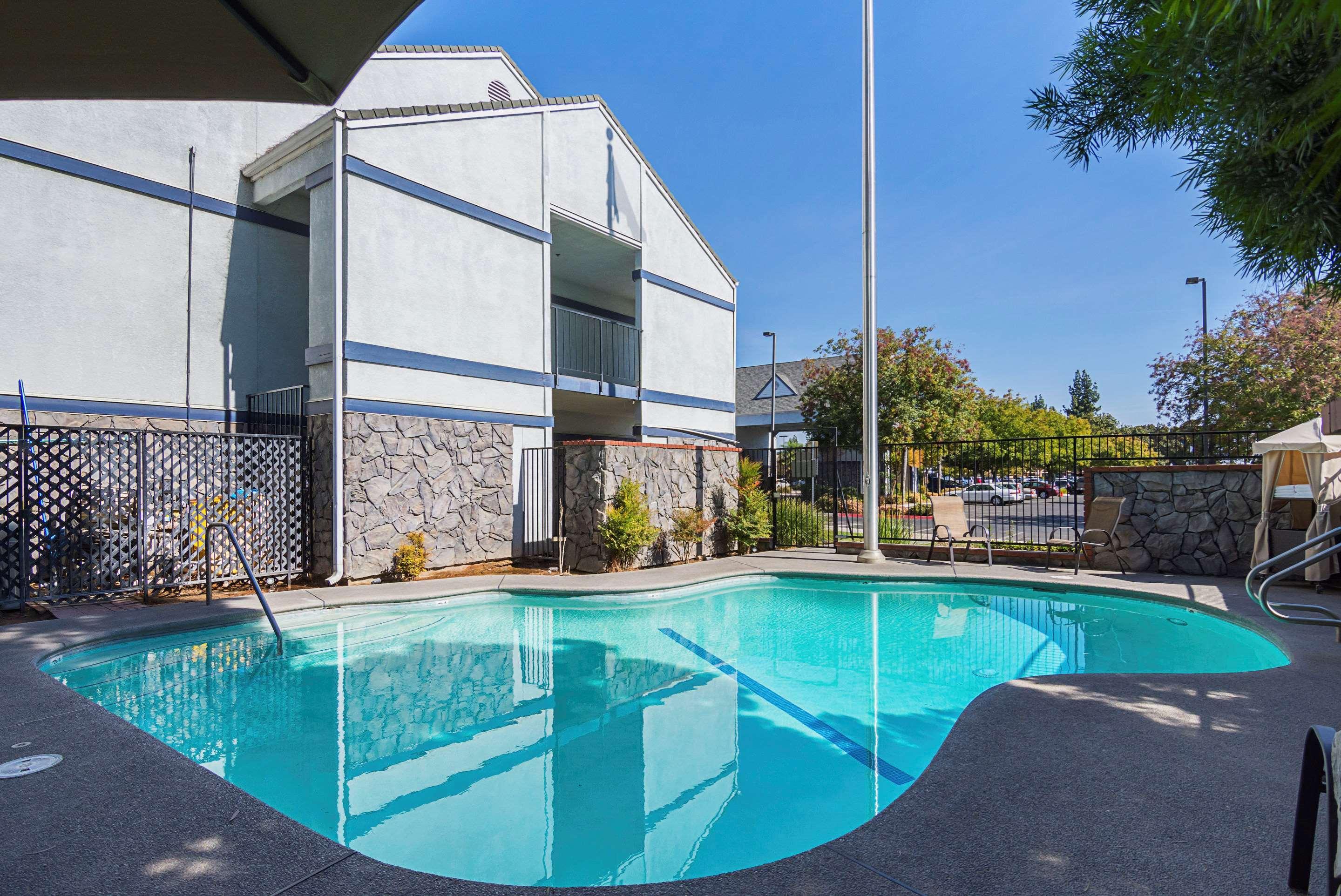 Quality Yosemite Airport Inn