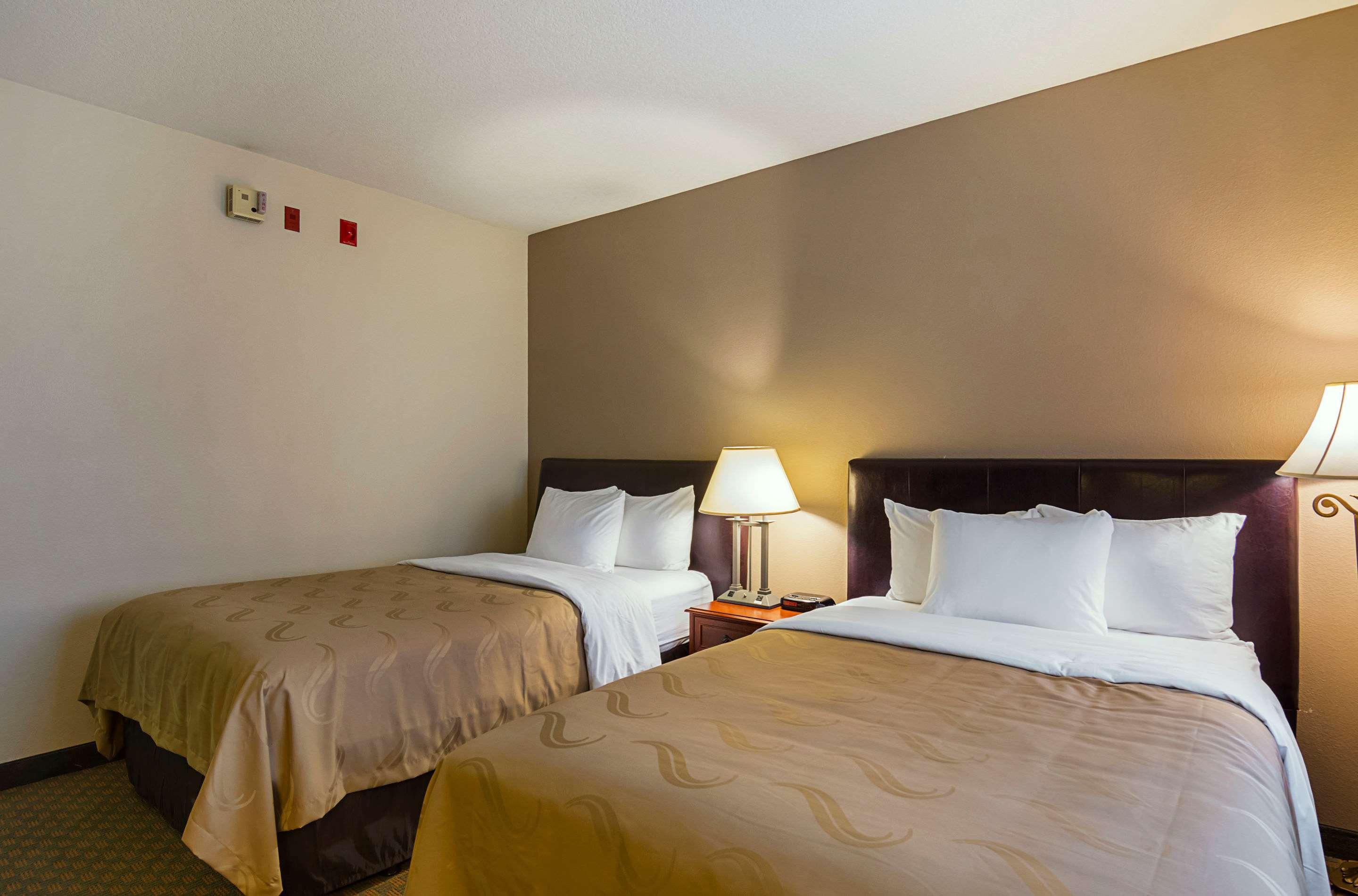 Inn Quality Yosemite Airport 2*