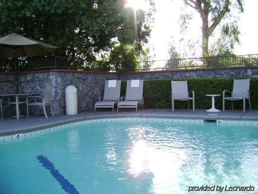 Quality Yosemite Airport Inn 2*