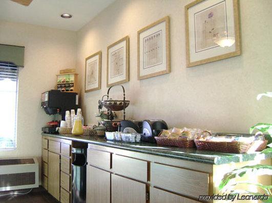 Quality Yosemite Airport Inn