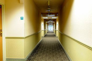 Quality Yosemite Airport 2* Fresno