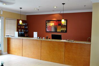 Quality Yosemite Airport Inn